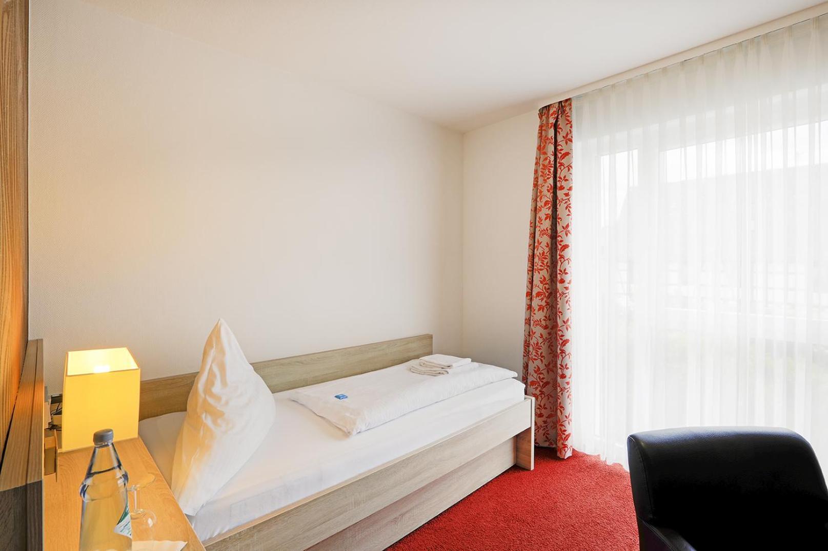 Hotel Lindenhof à Osterspai Extérieur photo