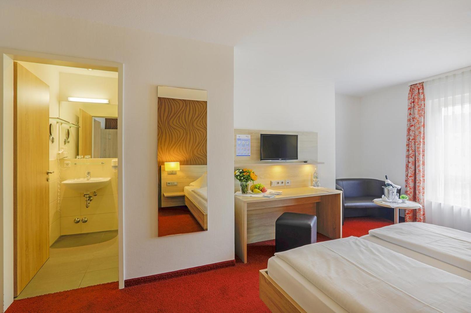 Hotel Lindenhof à Osterspai Extérieur photo
