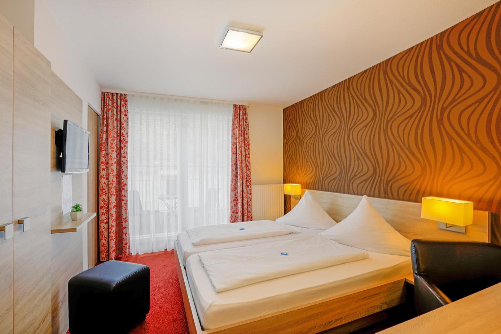 Hotel Lindenhof à Osterspai Extérieur photo