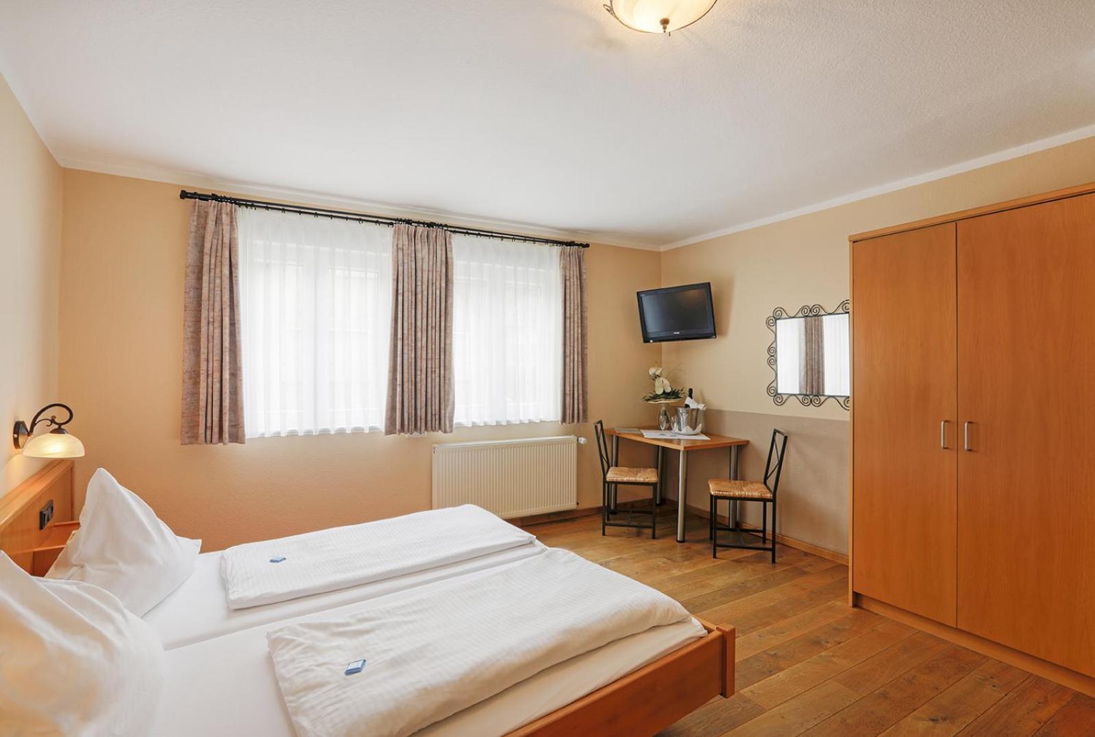 Hotel Lindenhof à Osterspai Extérieur photo